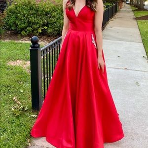 Sherri Hill Red Sleeveless Satin V-neck Dress 6